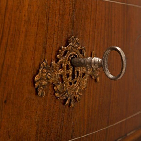 Italian 18th Century Louis XIV Period Walnut Inlaid Bombée Commode - Image 7